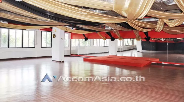 8  Office Space For Rent in Silom ,Bangkok BTS Chong Nonsi at K.C.C Building AA11226